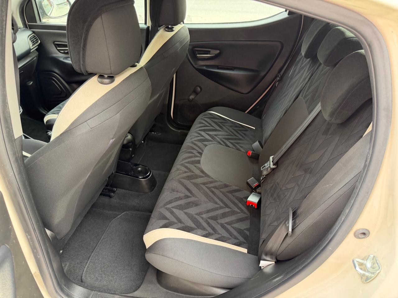 LANCIA YPSILON 1.2 NEOPATENTATI KM 26 MILA !!!