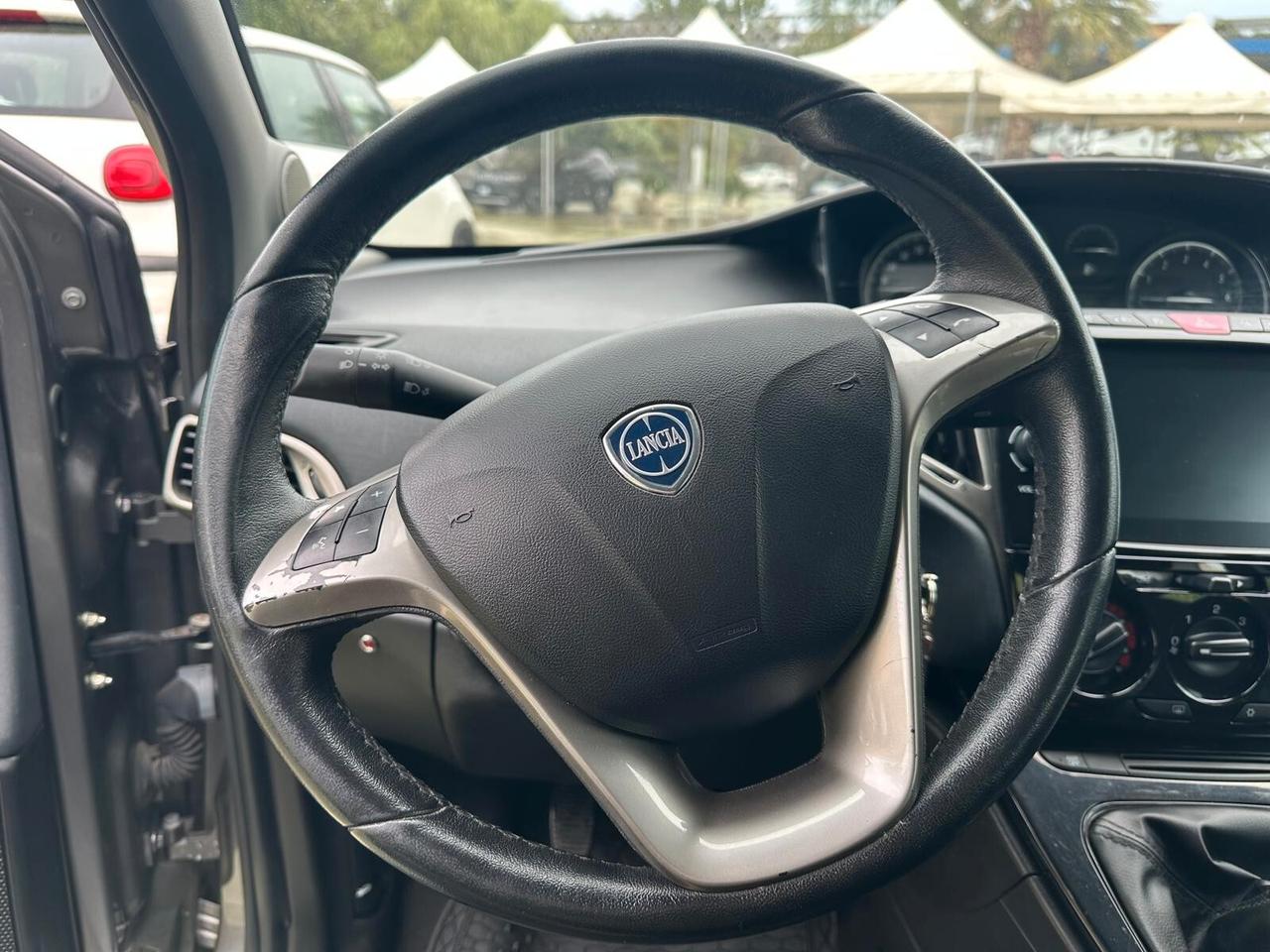 Lancia Ypsilon 1.0 FireFly 5 porte S&S Hybrid Ecochic Gold