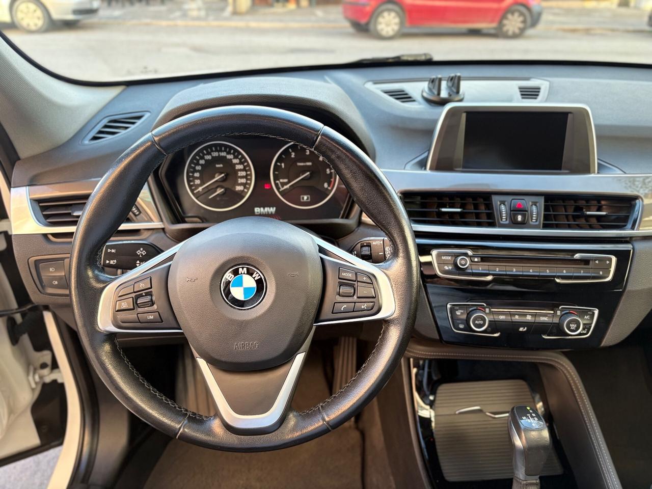BMW X1 SDrive20d xLine FULL/LED/NAV/TETTO