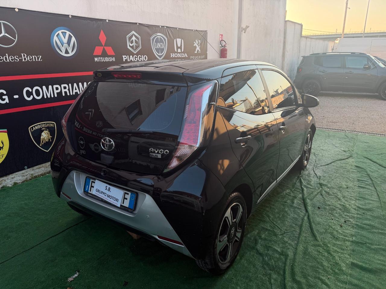 Toyota Aygo 2017 AUTOMATICA 1.0 VVT-i 69 CV 5 porte x-play