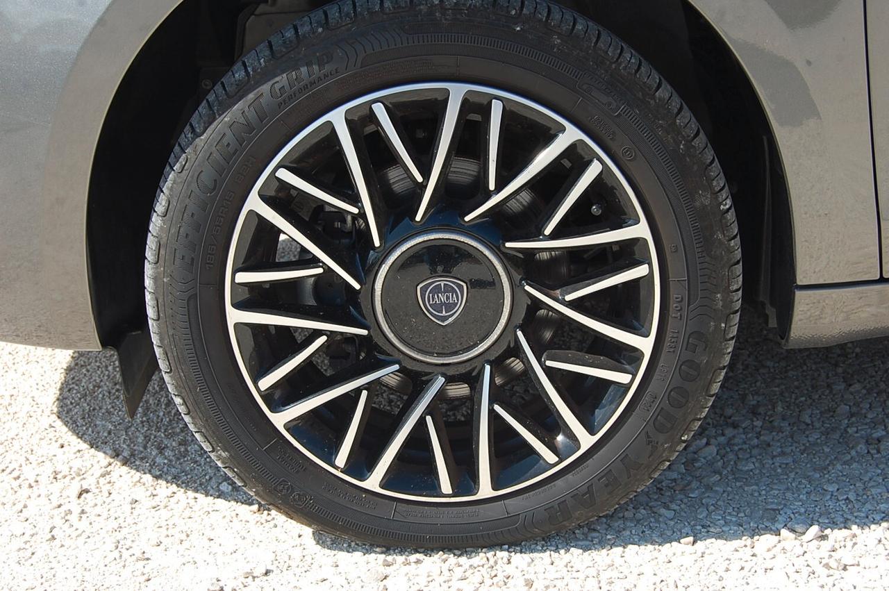Lancia Ypsilon 1.0 FireFly 5 porte S&S Hybrid Platino
