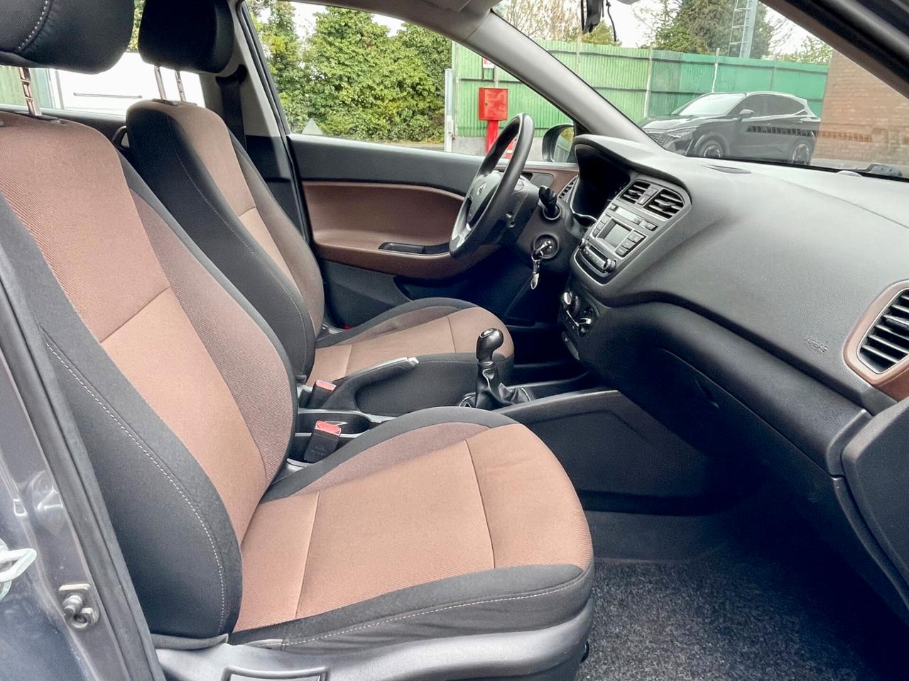 Hyundai i20 BENZINA/GPL - UNICO PROPRIETARIO- TUTTA TAGLIANDATA CON FATTURE