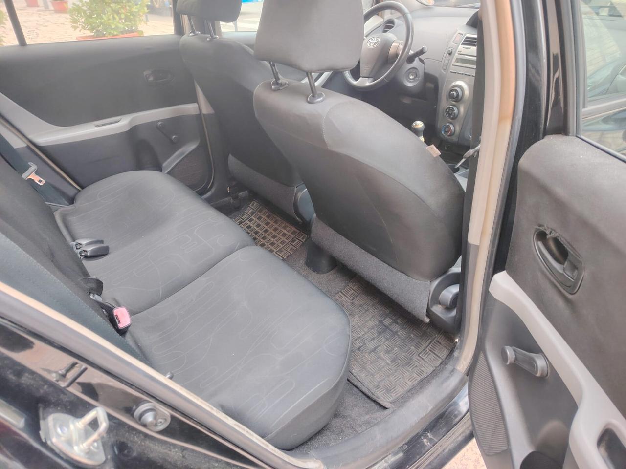 Toyota Yaris 1.0 5 porte Sol