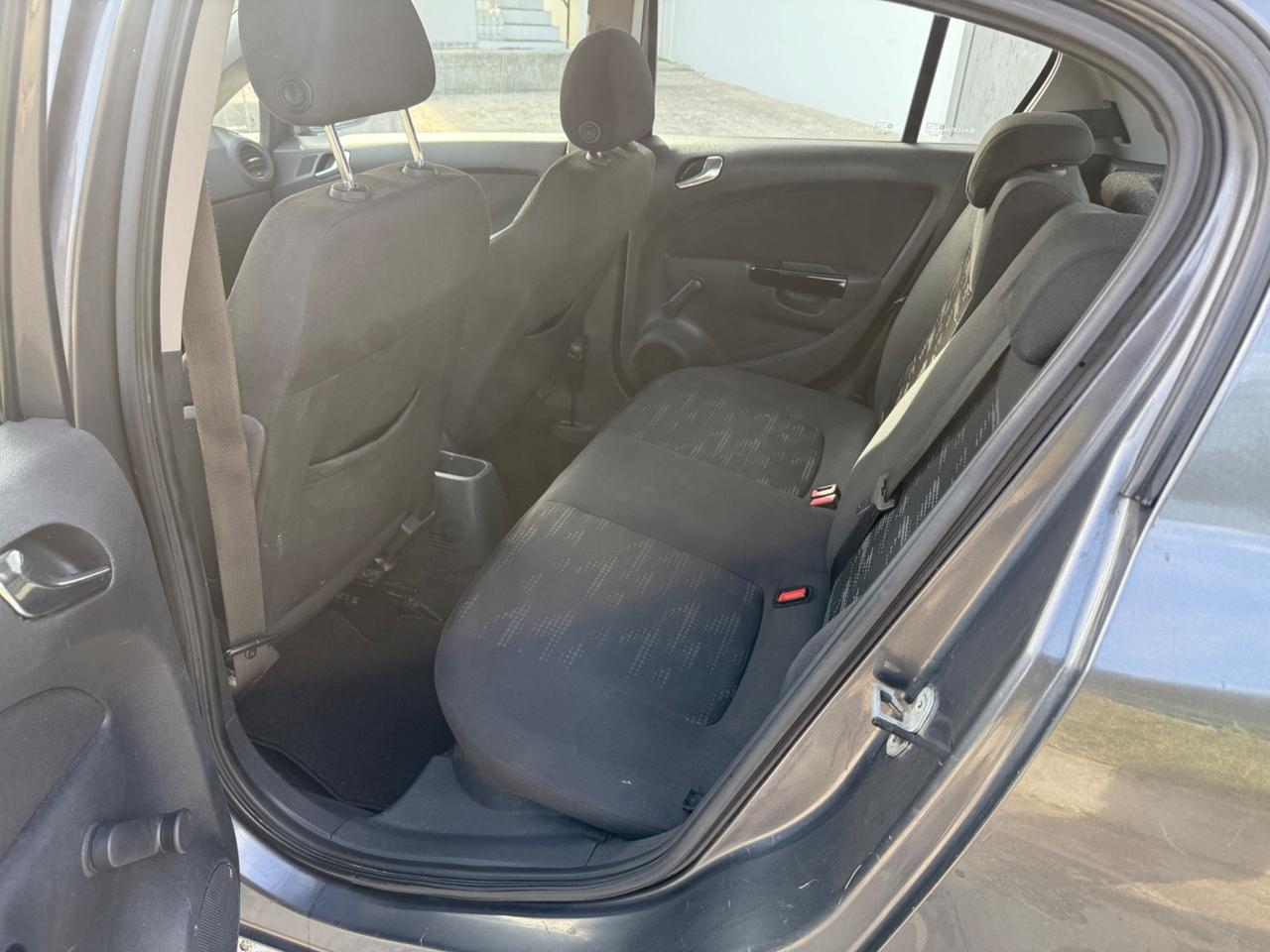 Opel Corsa 1.2 BENZINA POCHI KM 2011 NEOPATENTATI