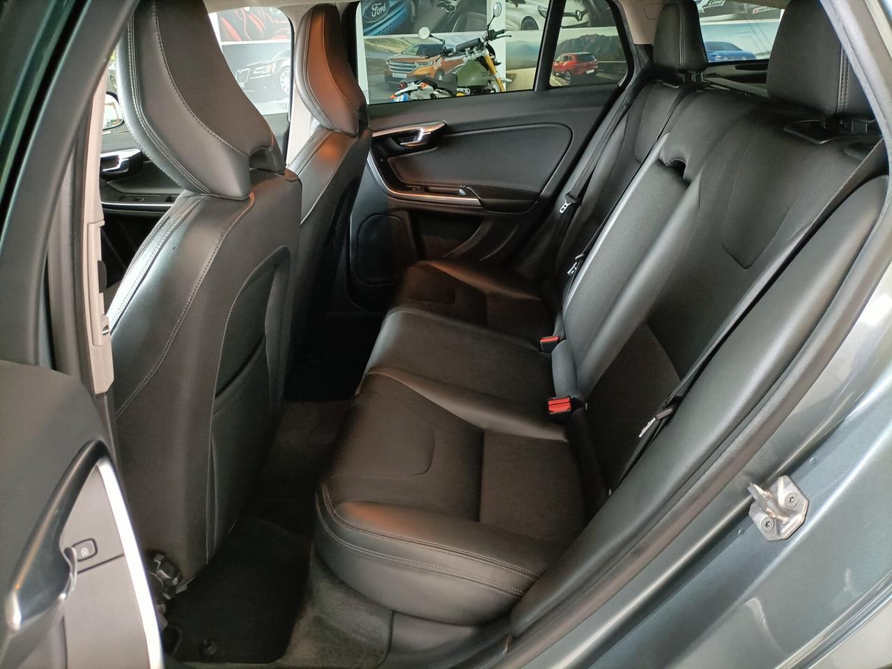 Volvo V60 2.0 D3 150 CV Geartronic R-design - 06/2016