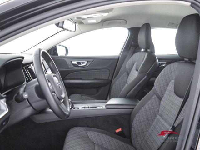 VOLVO V60 B4 (d) automatico Essential