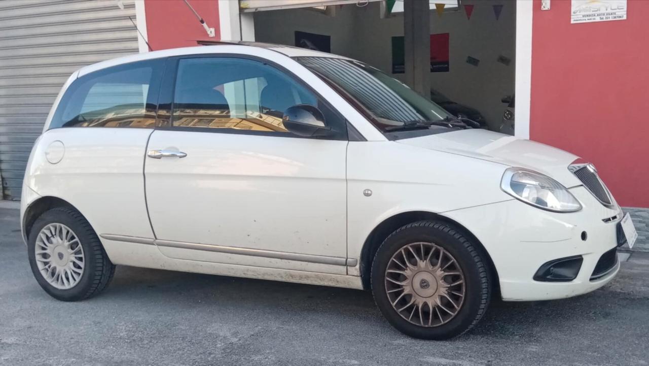 Lancia Ypsilon 1.3 MJT 75 CV Diva
