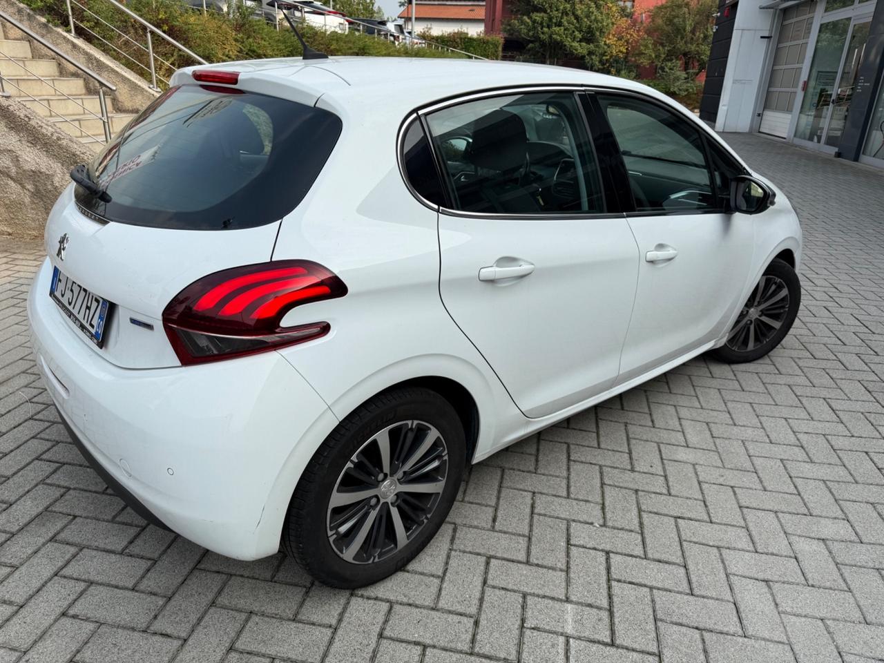 Peugeot 208 PureTech 82 3 porte Allure