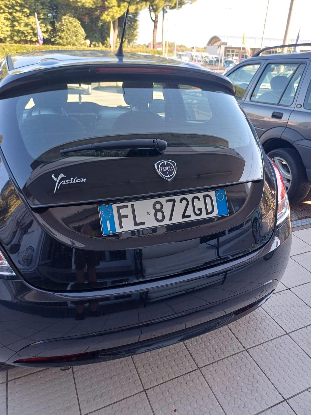 Lancia Ypsilon 1.2 69 CV 5 porte Silver