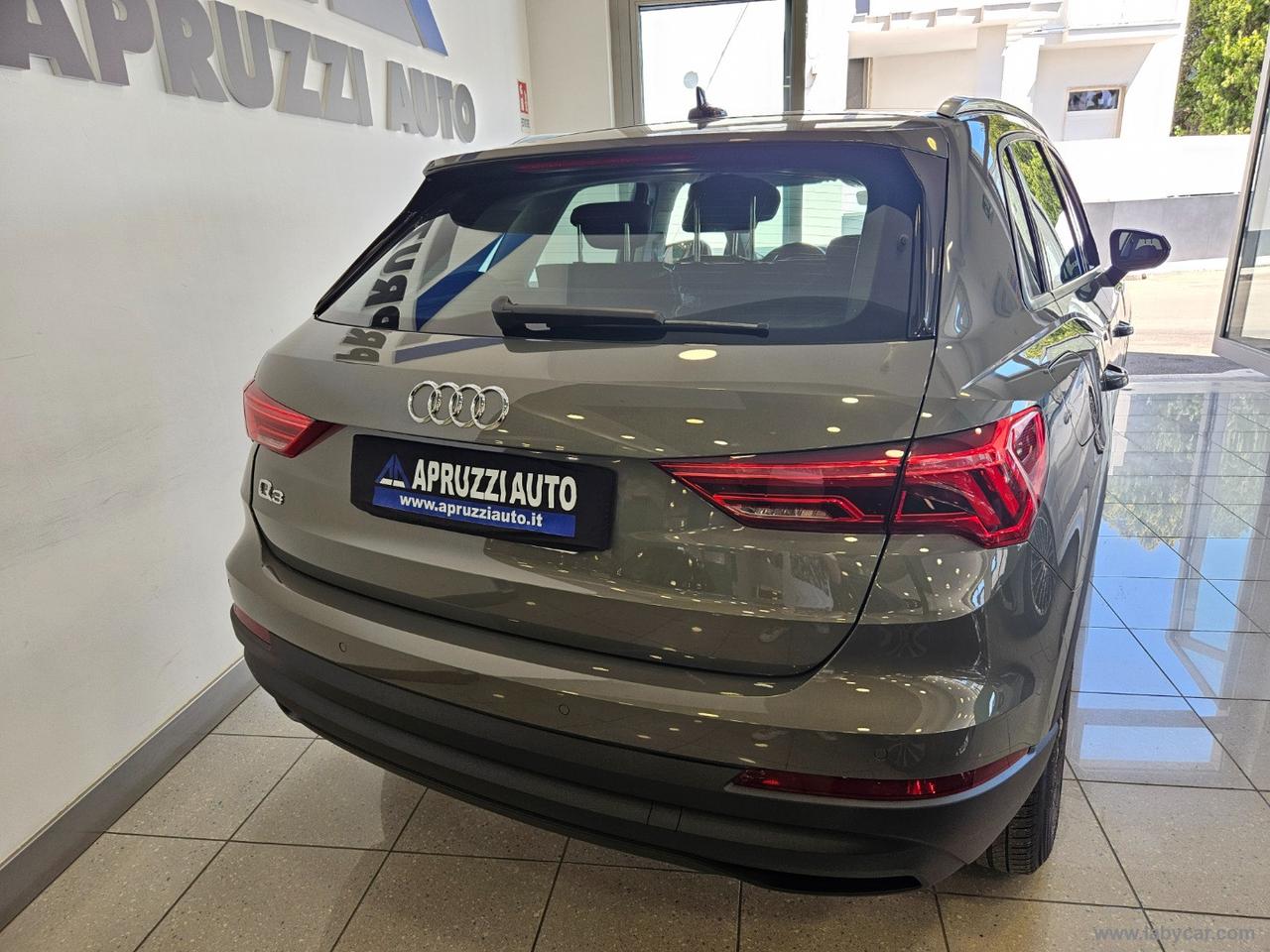 AUDI Q3 35 TDI S tronic Business Advanced