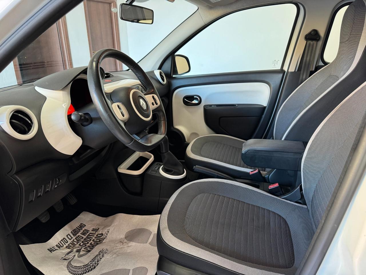 Renault Twingo 2016 Lovely NEOPATENTATI NAVI