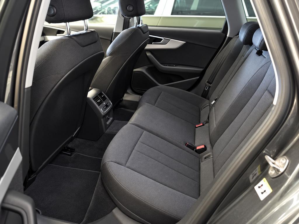 Audi A4 Avant 40 TDI Quattro S-Tronic S-Line LED Matrix, Navi, Cerchi 18, Retrocamera