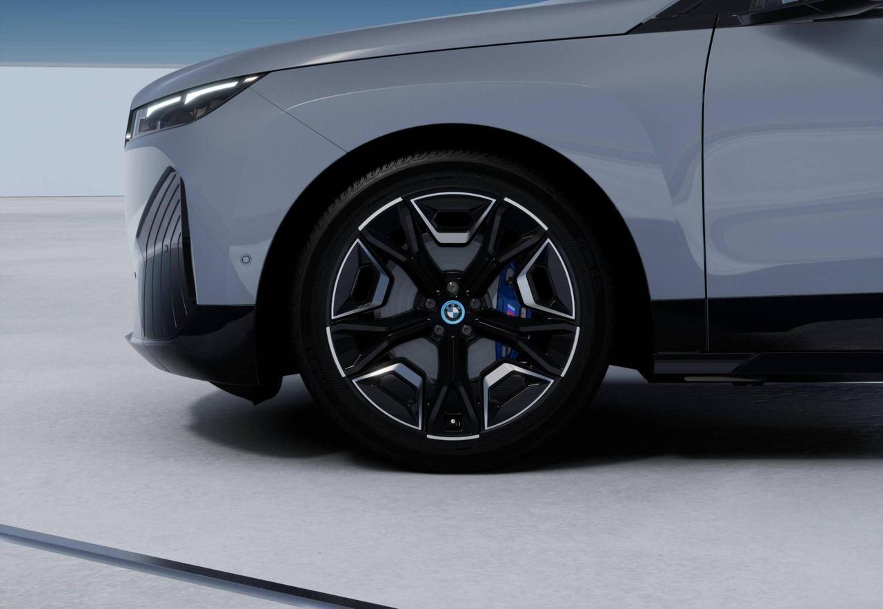BMW iX xDrive50 Pacchetto Sportivo