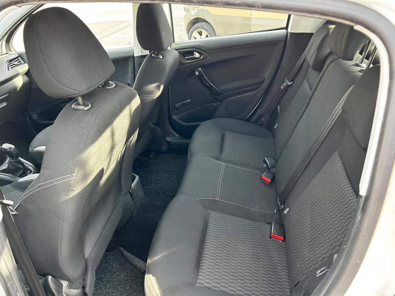 Peugeot 208 BlueHDi 75 5 porte EURO 6 NEOPATENTATI