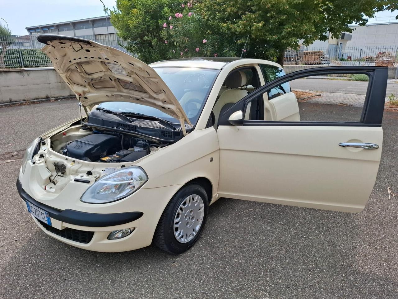 Lancia Ypsilon 1.2 benzina SOLAMENTE 93.000 KM