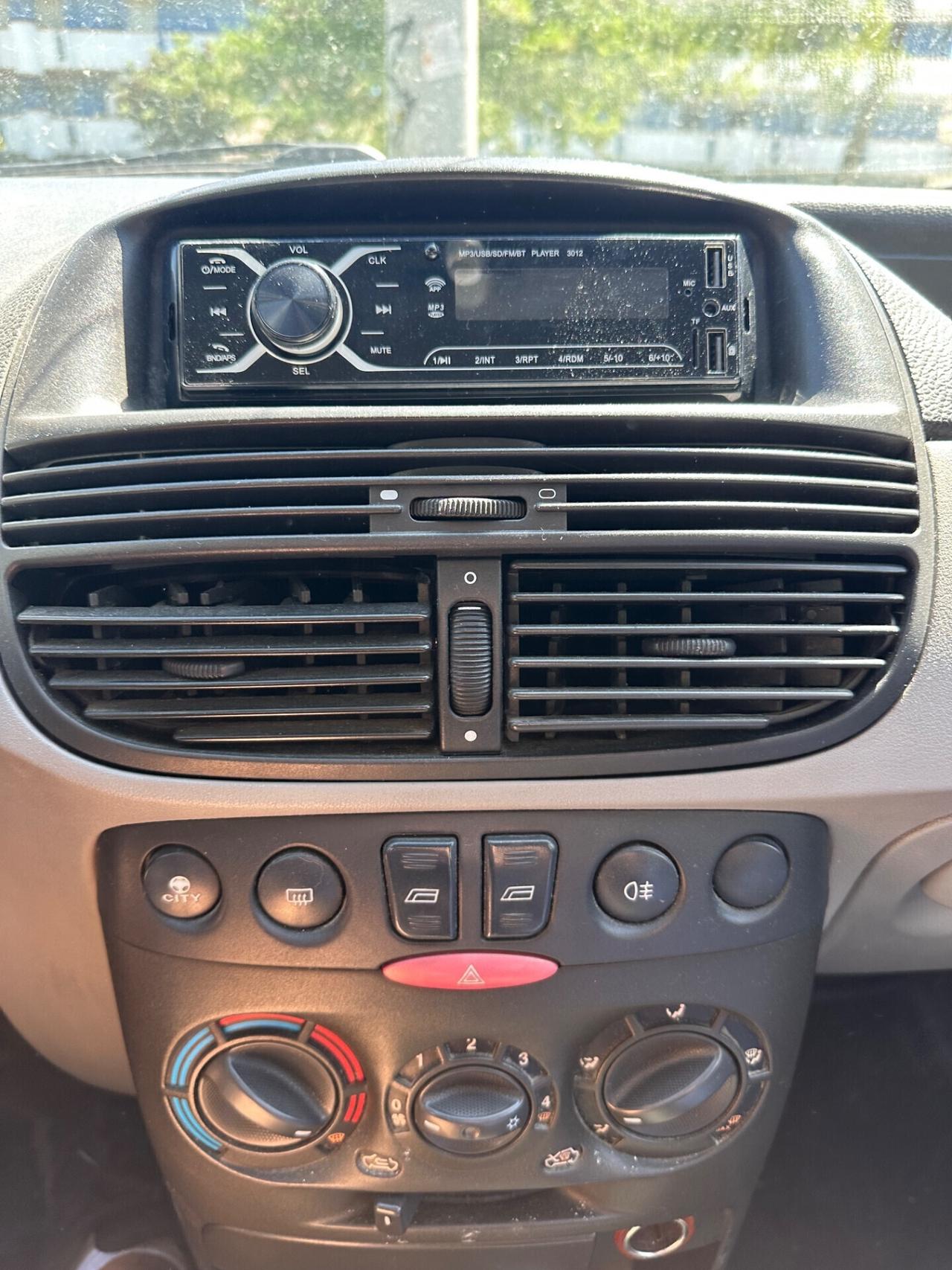 Fiat Punto 1.9 JTD 5 porte neopat bluetooth