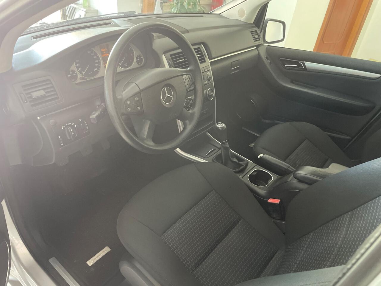 MERCEDES CLASSE B 180 116 CV "OK NEOPATENTATI"