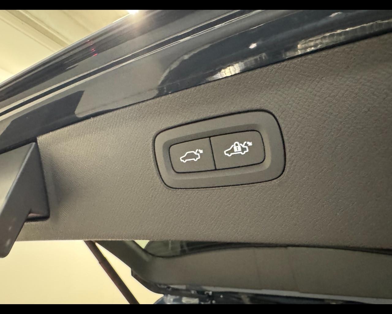 VOLVO XC90 T8 AWD AUTO ULTRA BRIGHT