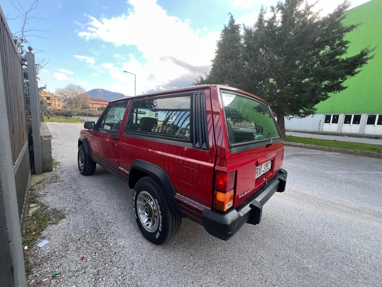 Jeep Cherokee 2.1 turbodiesel 3 porte posti2