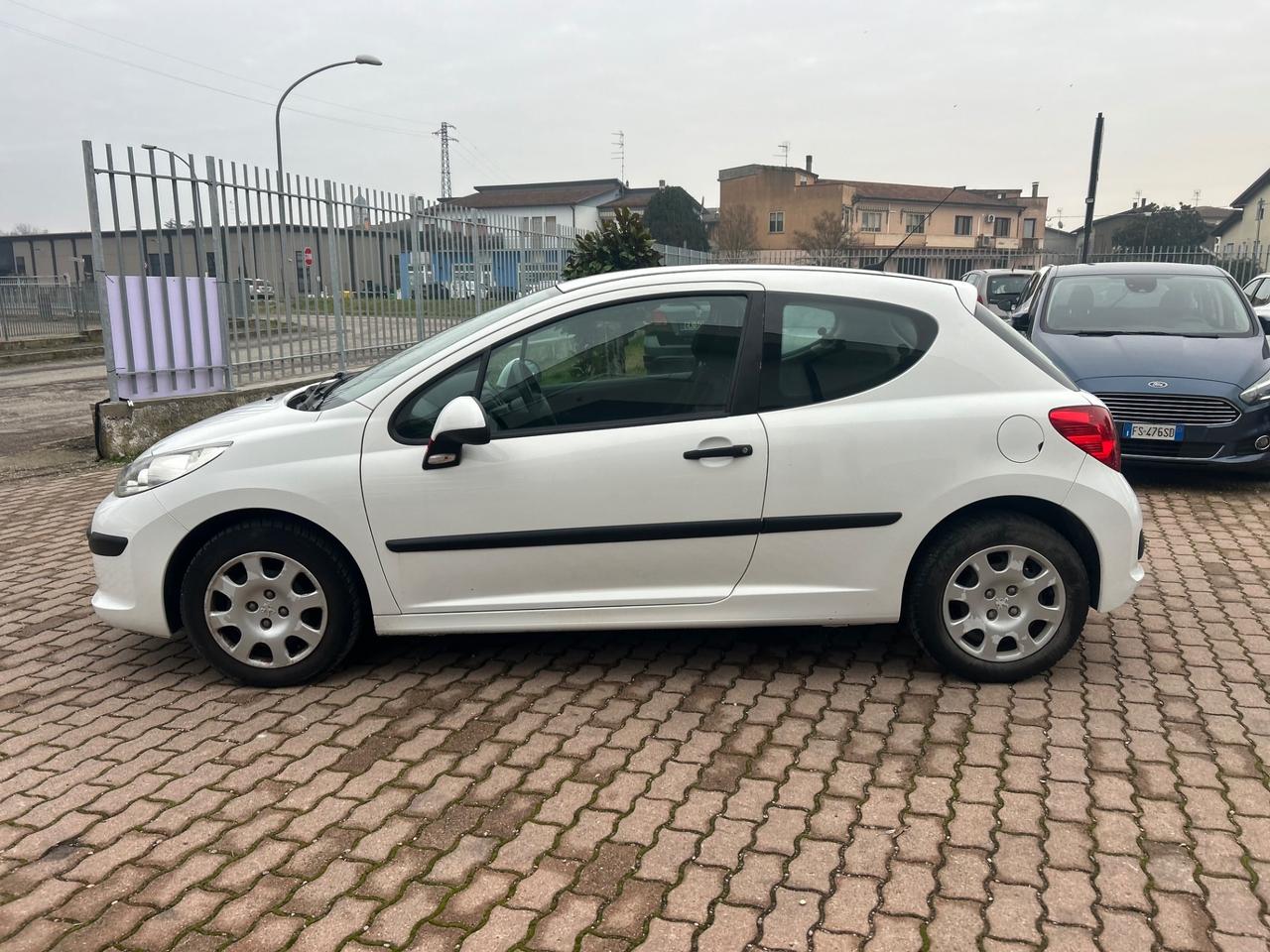 Peugeot 207 1.4 HDi 70CV 3p. XS autocarro