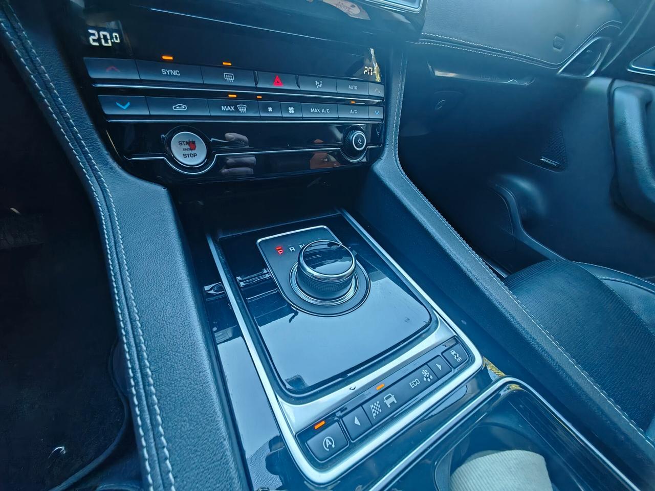 Jaguar F-Pace 2.0 D 180 CV R-Sport