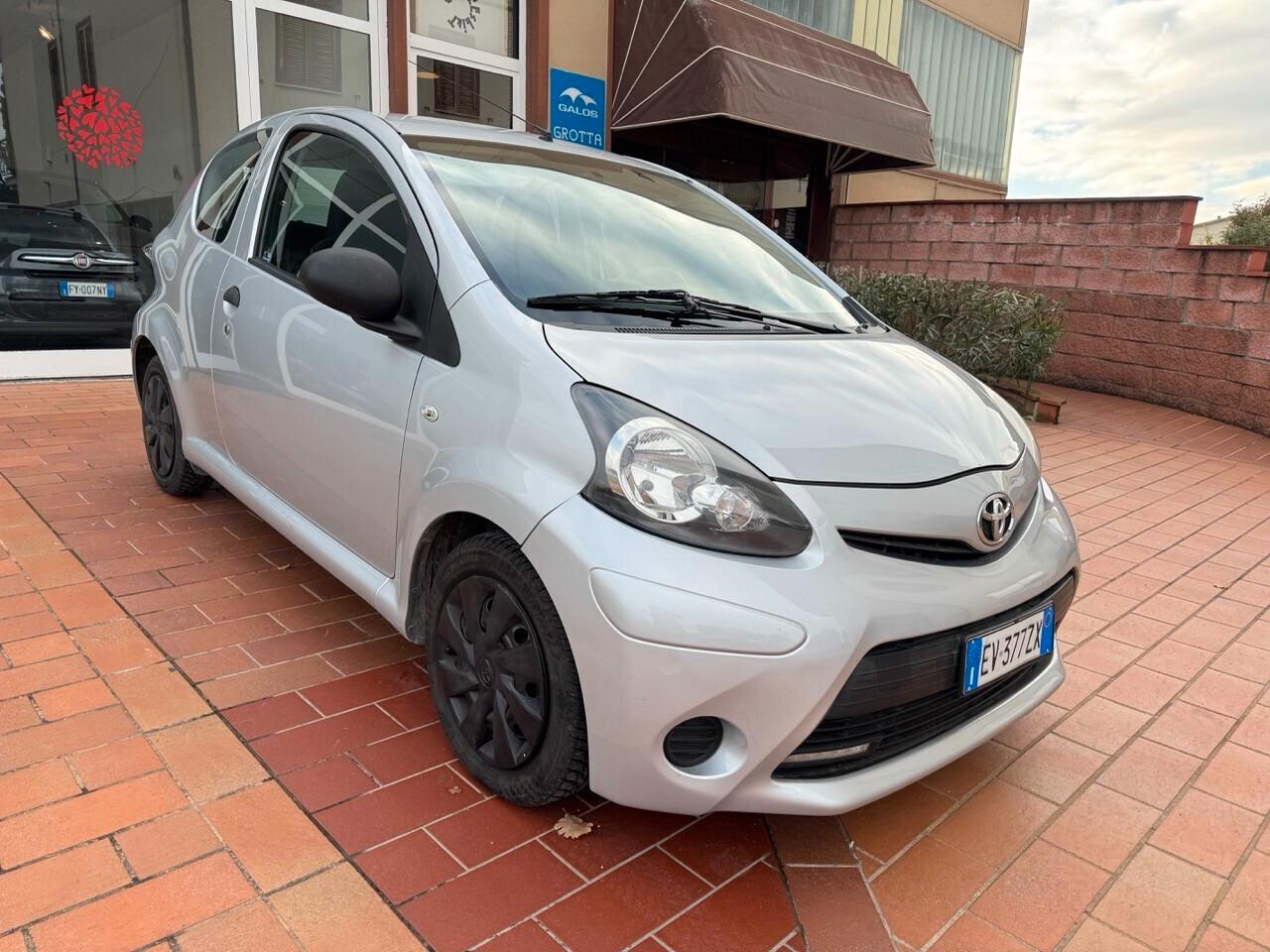 Toyota Aygo Connect da 99 euro al mese, ok neopatentati - garanzia