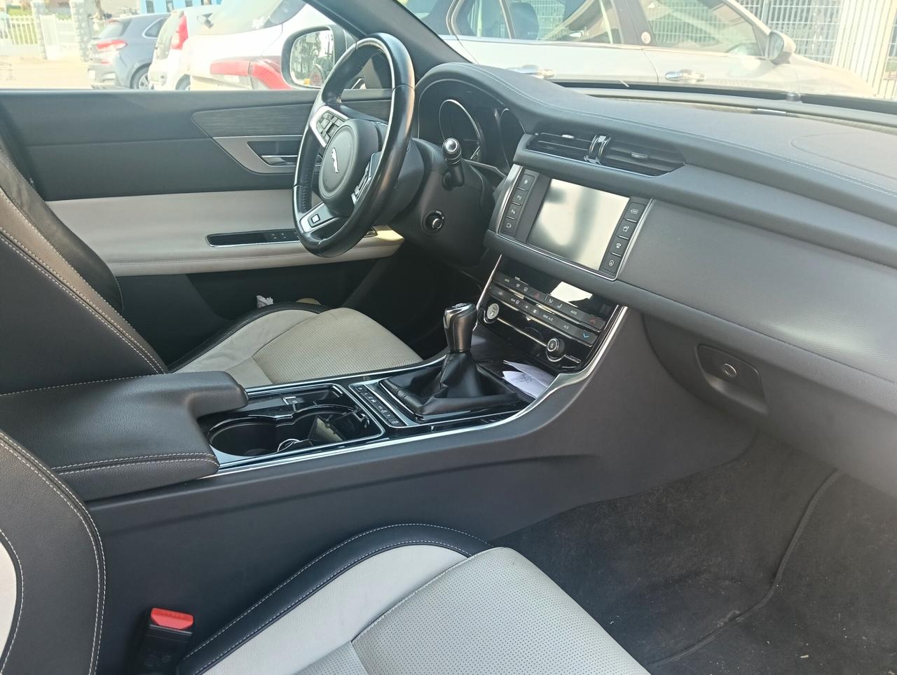 Jaguar XF R-Sport