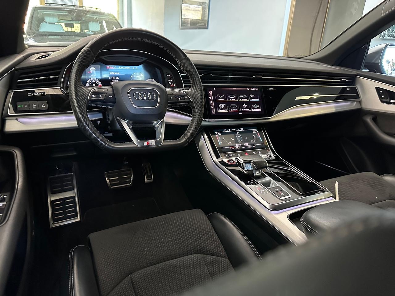 Audi SQ8 Audi SQ8 Elettrica diesel