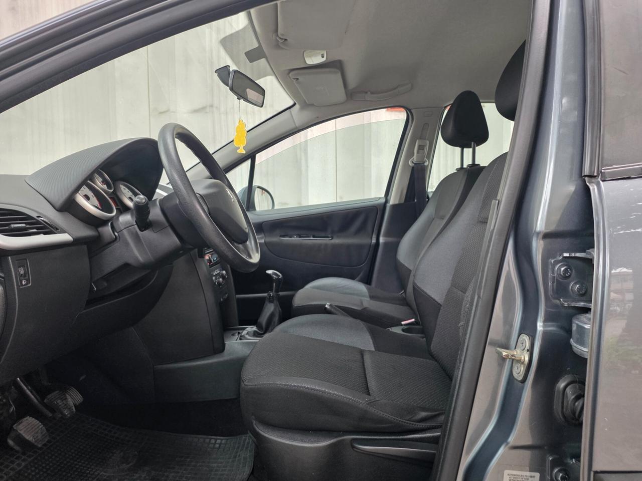 Peugeot 207 1.4 HDi 70CV 5p. Active
