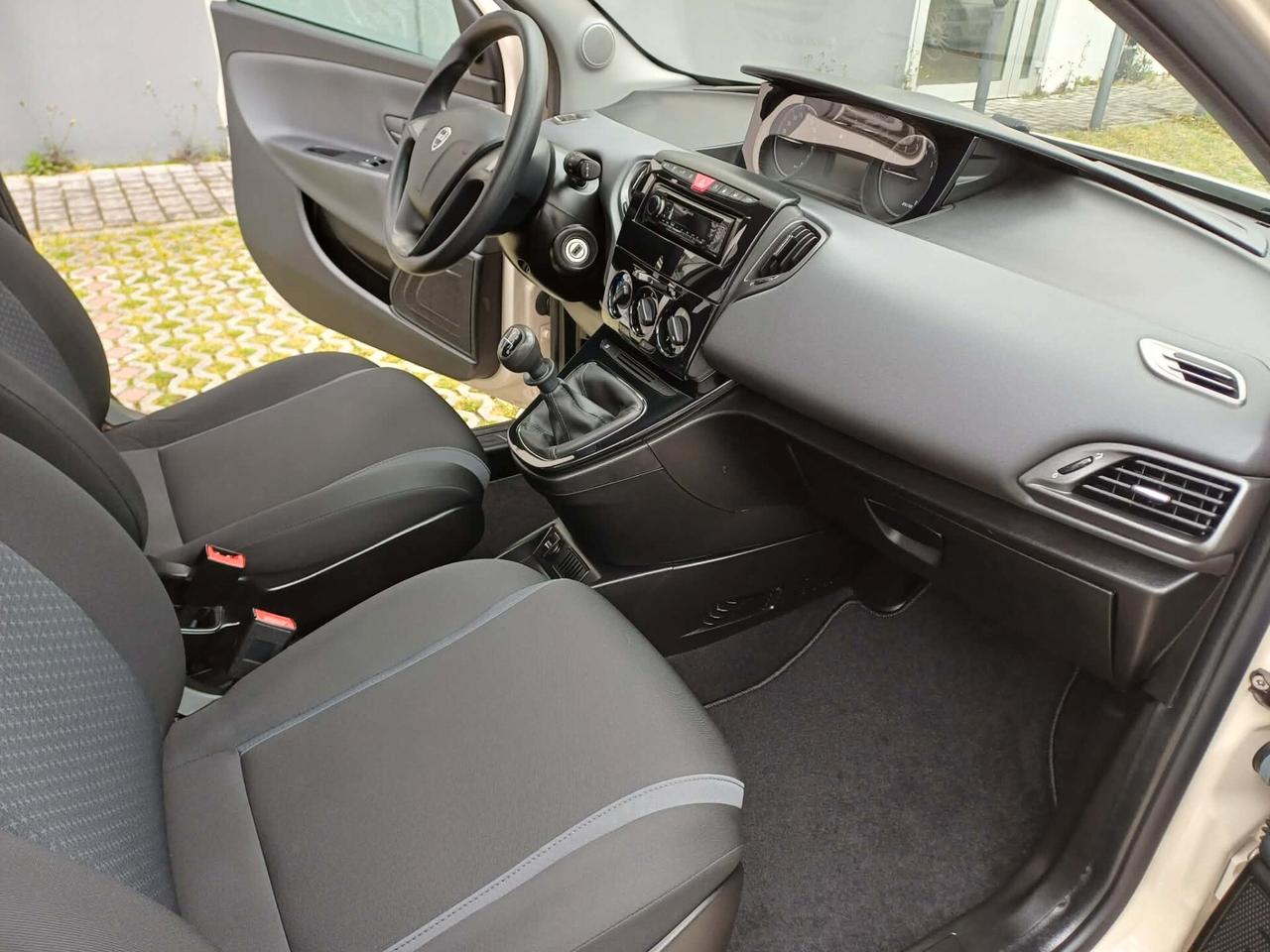 Lancia Ypsilon 1.2 69 CV 5 porte GPL Ecochic Silver