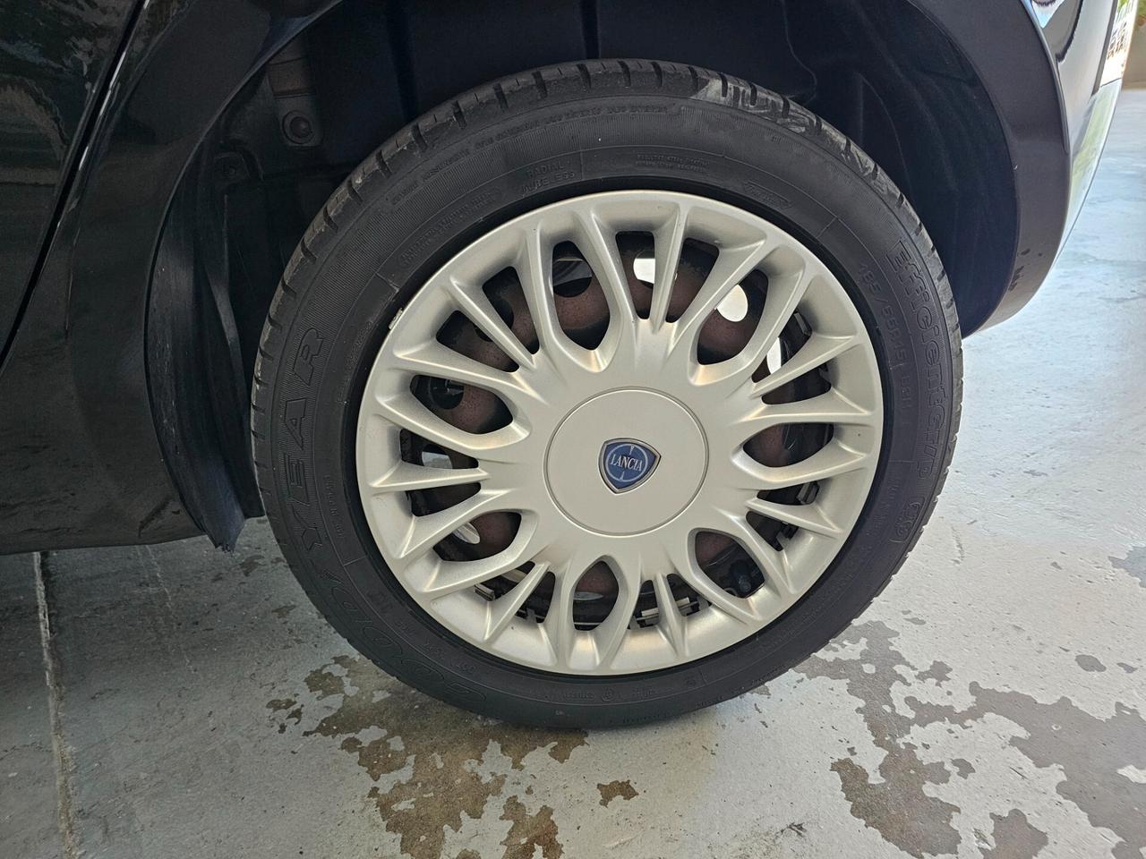 Lancia Ypsilon 1.2 69 CV 5 porte Silver