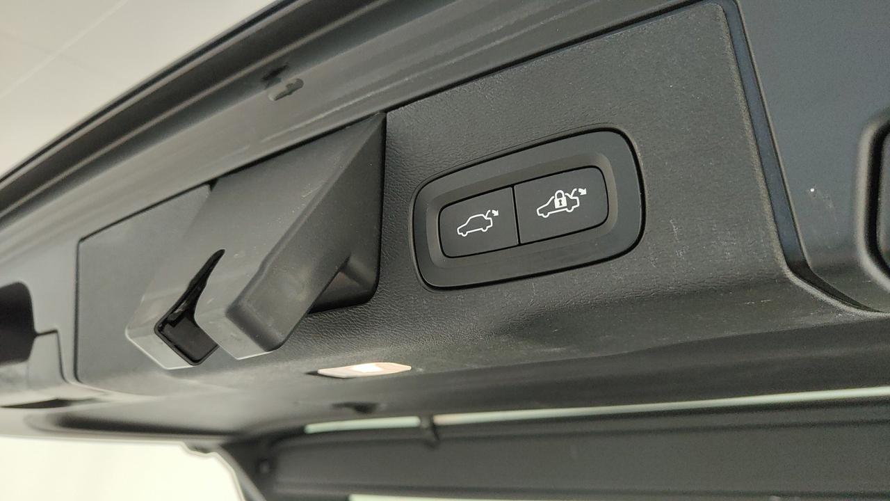 VOLVO XC60 II 2022 - XC60 2.0 b4 Ultimate Bright awd auto