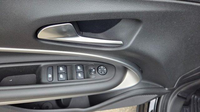 JEEP Avenger 1.2 Turbo 100 CV Altitude PERMUTE OK NEOPAT. TETTO