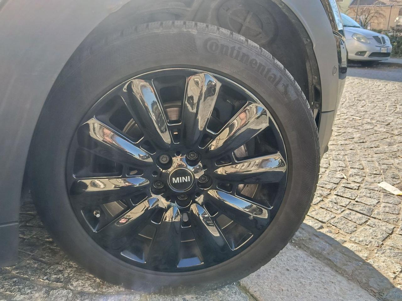 Mini Cooper Countryman Baker Street Edition #9408