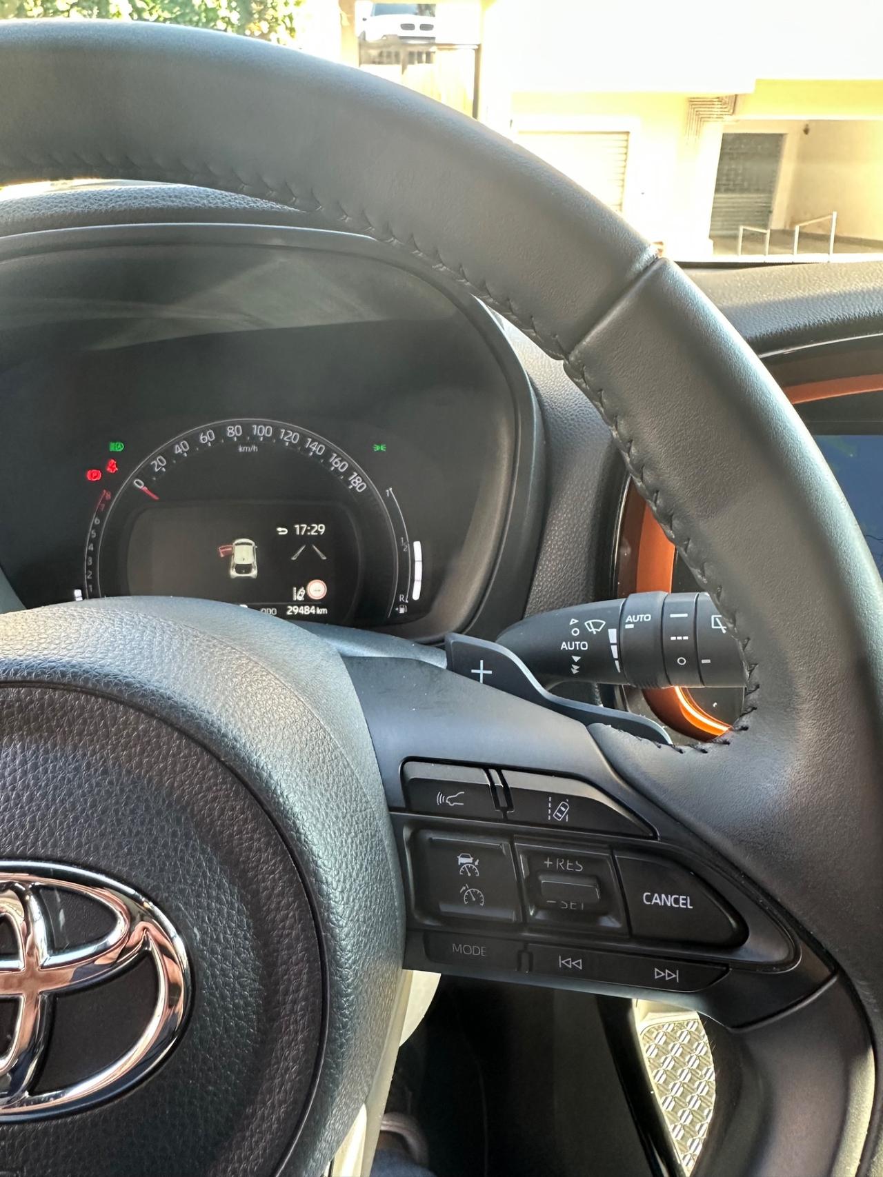 Toyota Aygo Connect 1.0 VVT-i 72 CV 5 porte x-play MMT