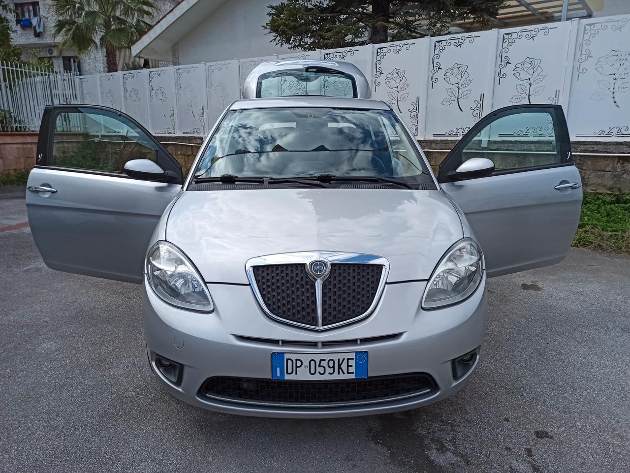 Lancia Ypsilon 1.2 8v Oro