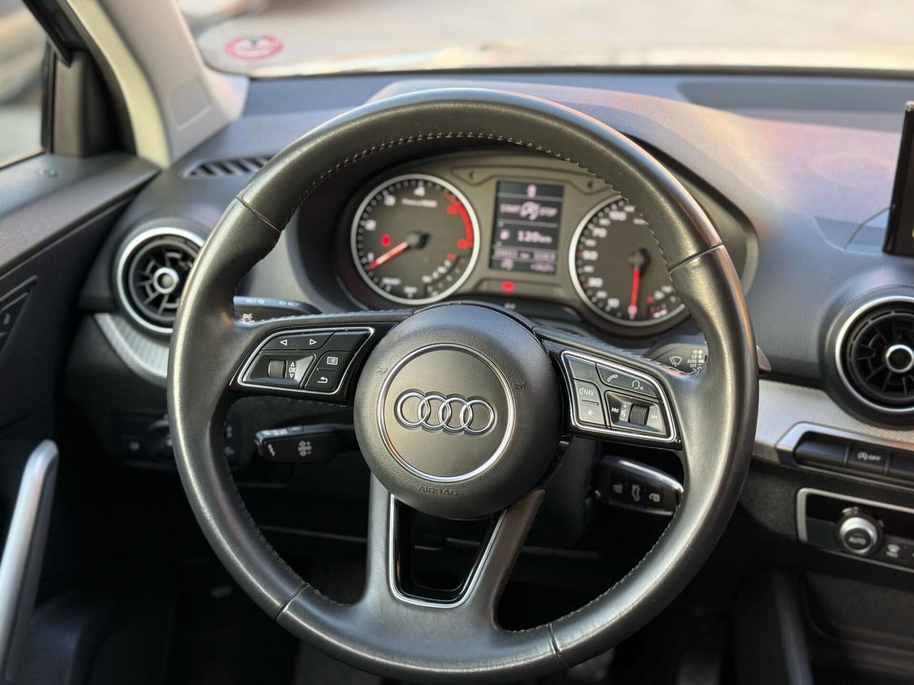 Audi Q2 1.6 TDI 116cv MANUALE-NAVIGATORE-TELECAMERA