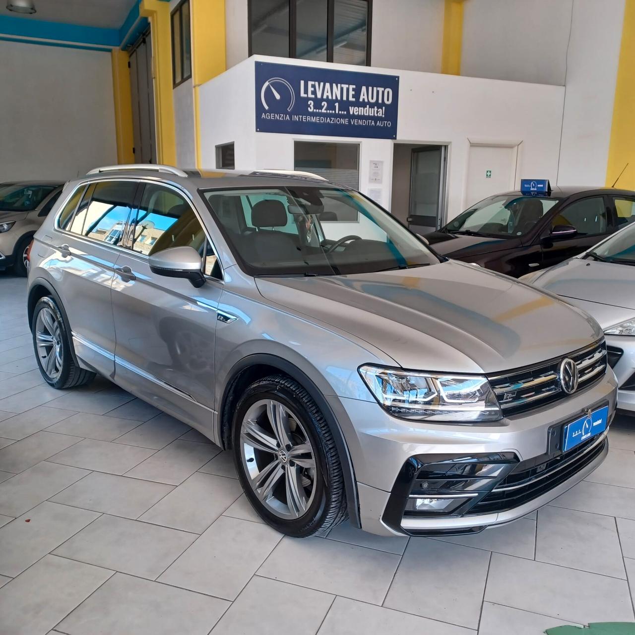 63.000 KM TAGLIANDI UFFICIALI TIGUAN R-LINE 1.6 TDI FULL OPTIONL