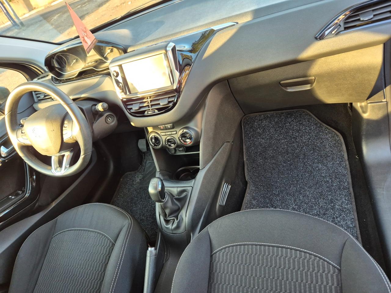 Peugeot 208 PureTech 82 5p. GPL Allure