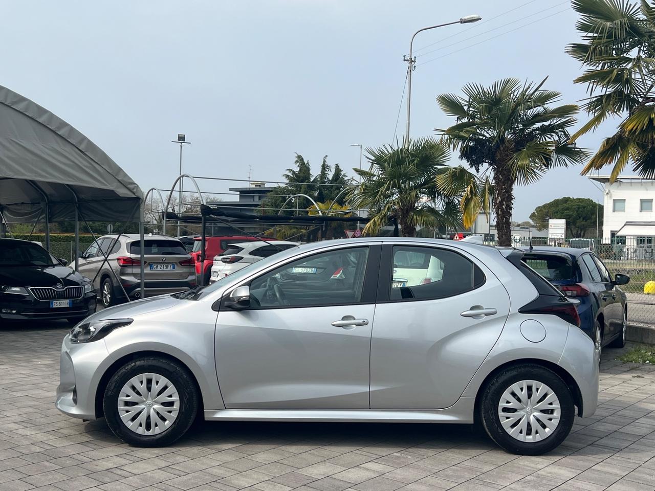 Toyota Yaris 1.5 Hybrid 5 porte Business FINANZIABILE