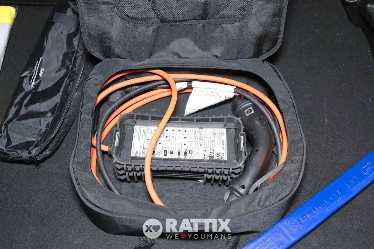 Peugeot e-2008 motore elettrico 100kW GT