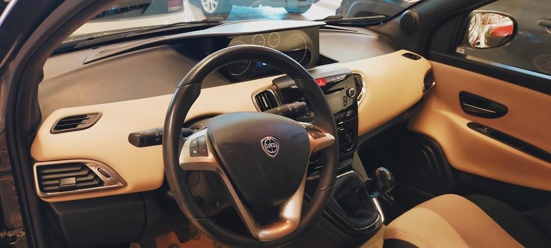 Lancia Ypsilon 0.9 TwinAir 85 CV 5 porte Metano Ecochic Gold