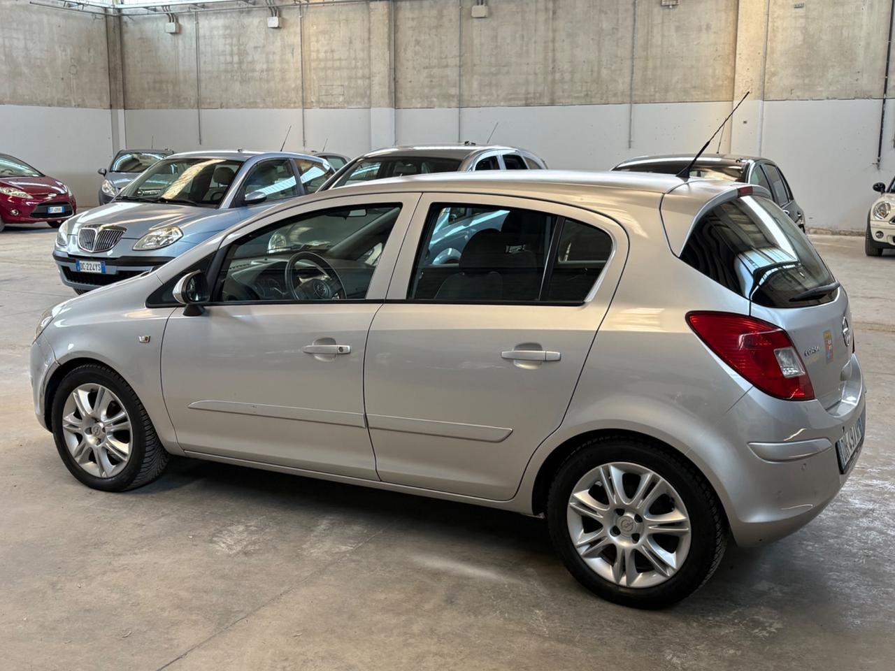 Opel Corsa 1.4 16V 5 porte AUTOMATICA