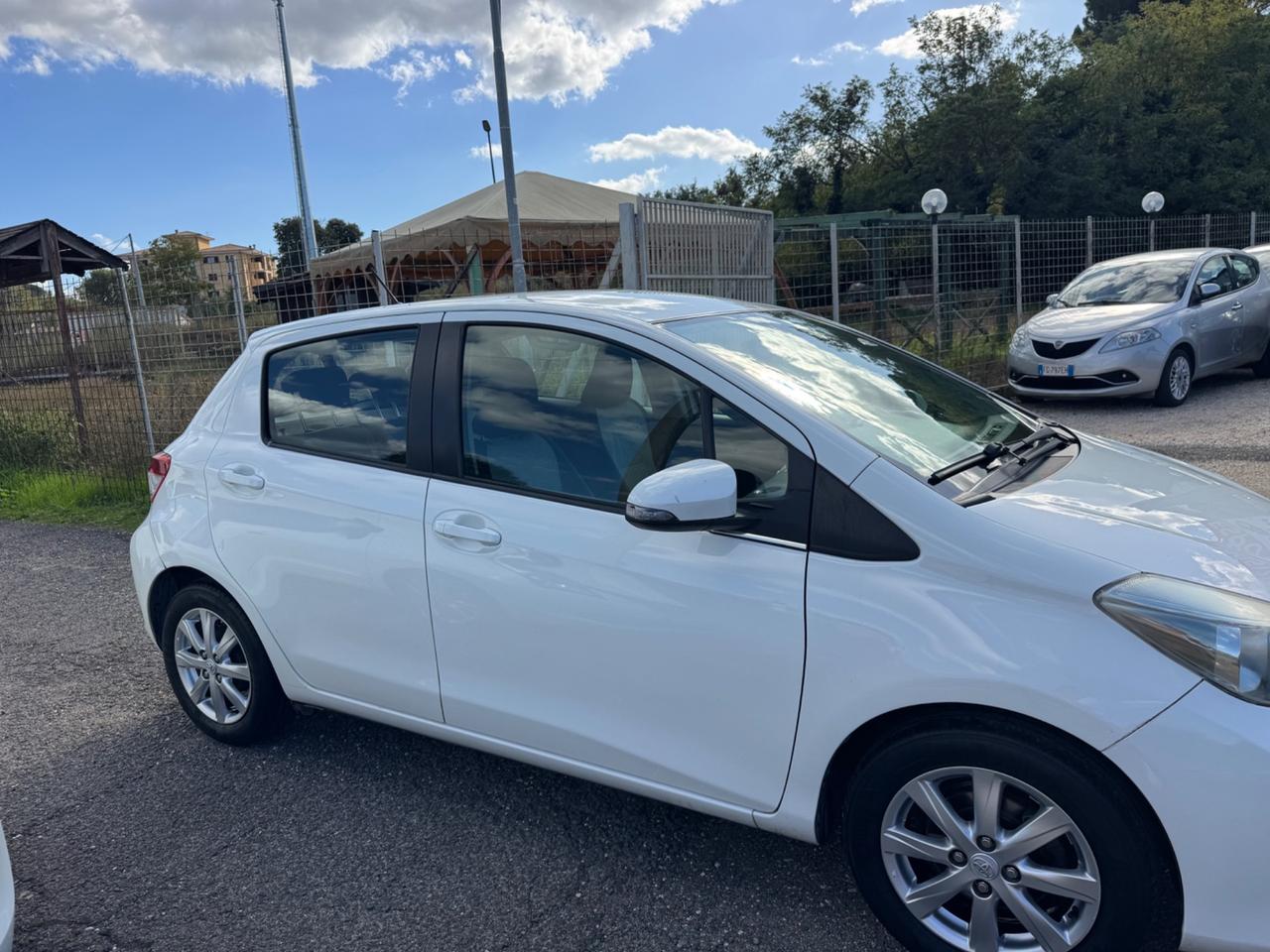 Toyota Yaris 1.3 5 porte Lounge NEOPATENTATI