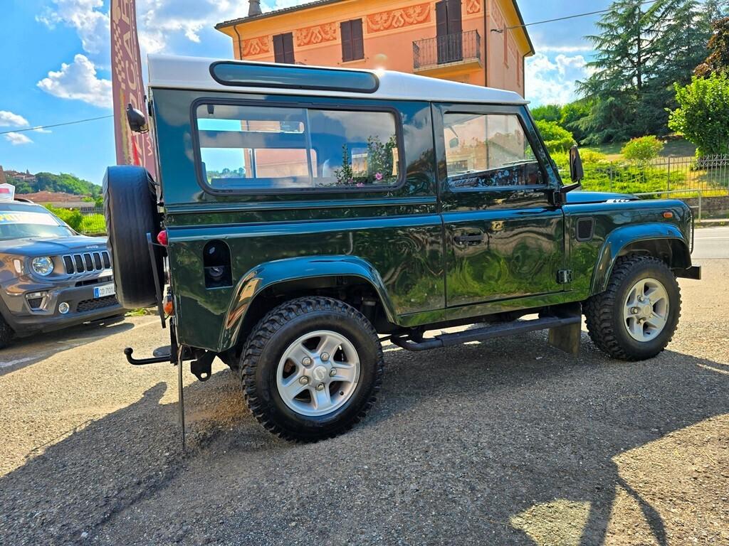 Land Rover Defender 90 TD5 RESTAURATA!