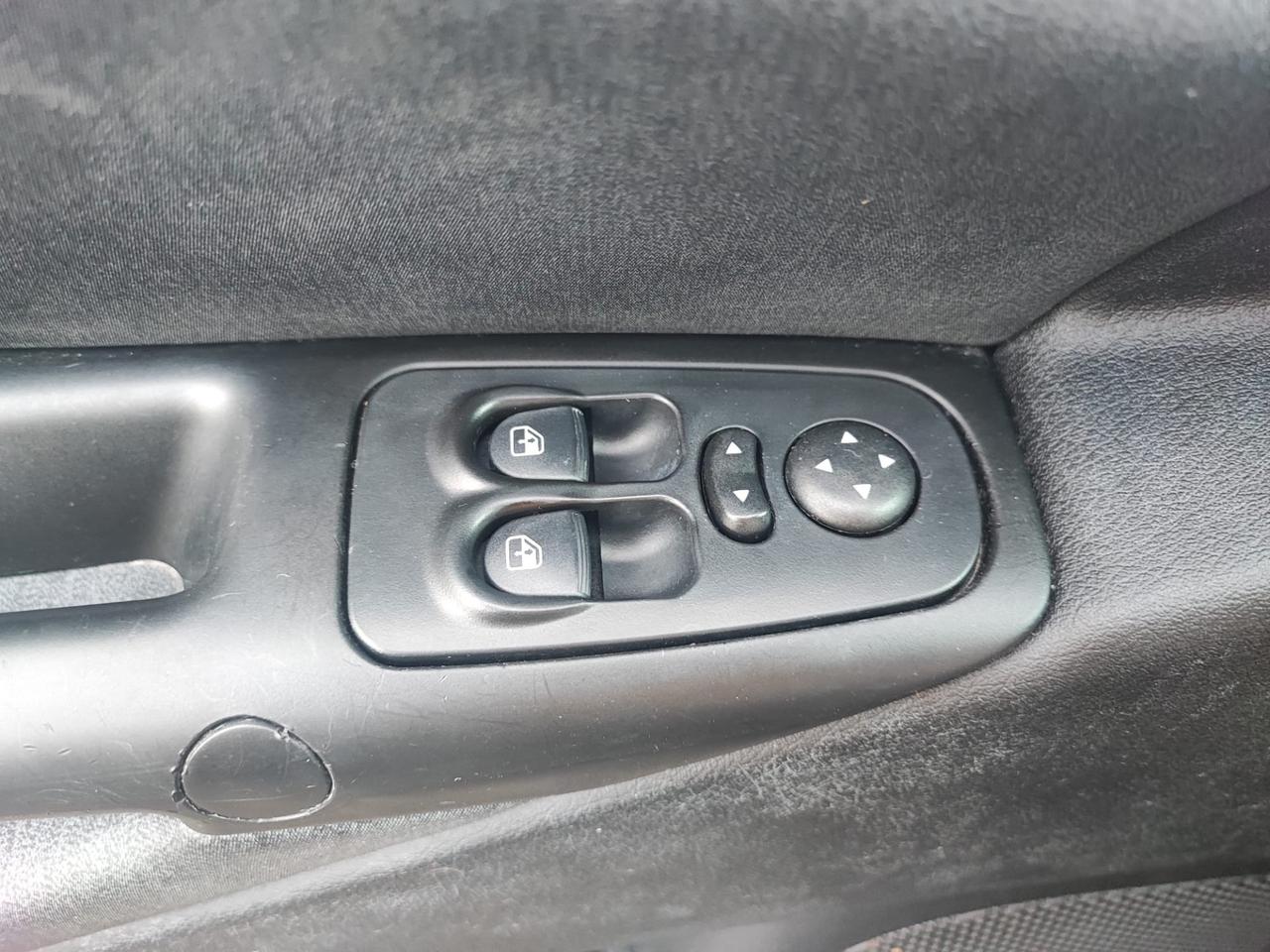 Lancia Ypsilon 1.2 69 CV Unyca