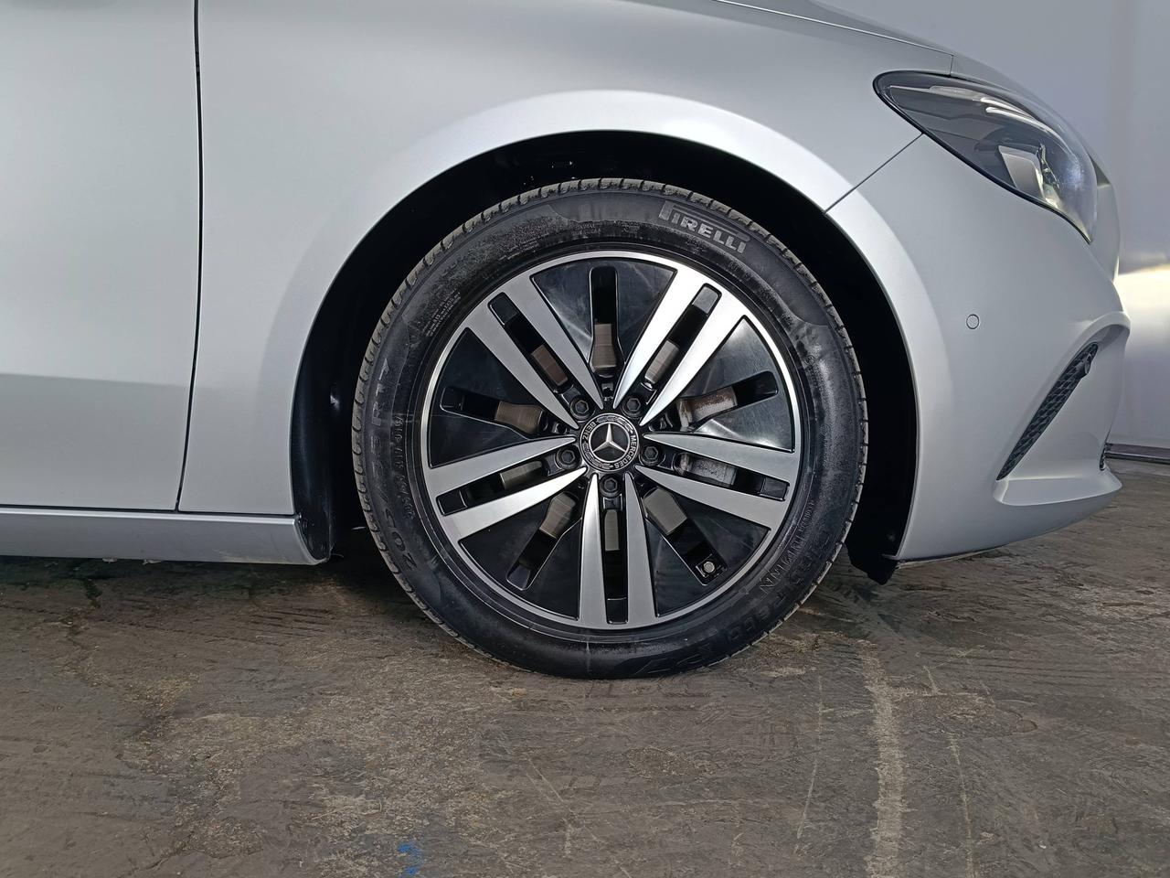 Mercedes-Benz Classe B - W247 2018 - B 180 d Sport Plus auto