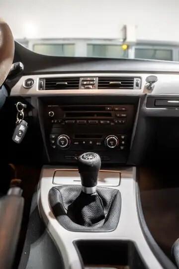 BMW Serie 3 Coupé E92 320d Attiva – Eleganza e Sportività