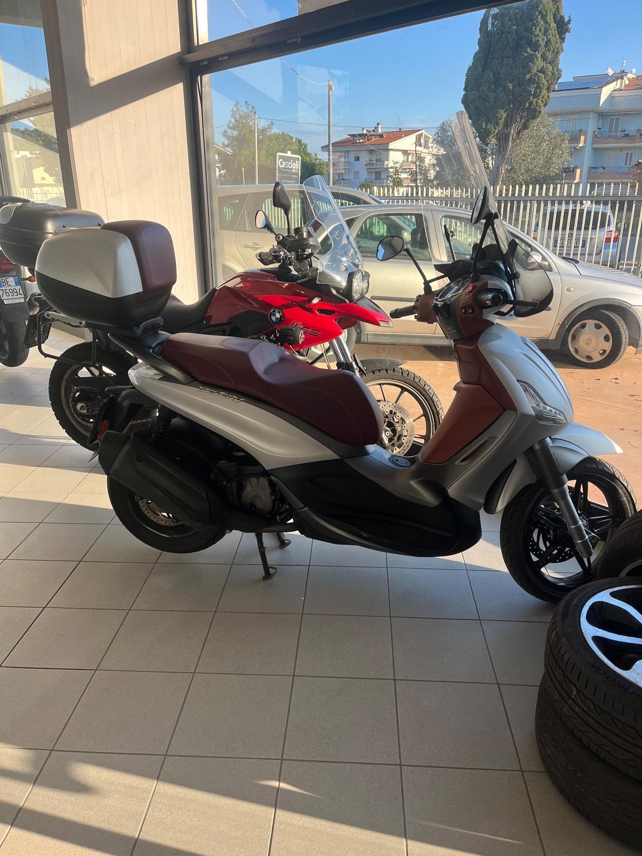 Piaggio Beverly 350