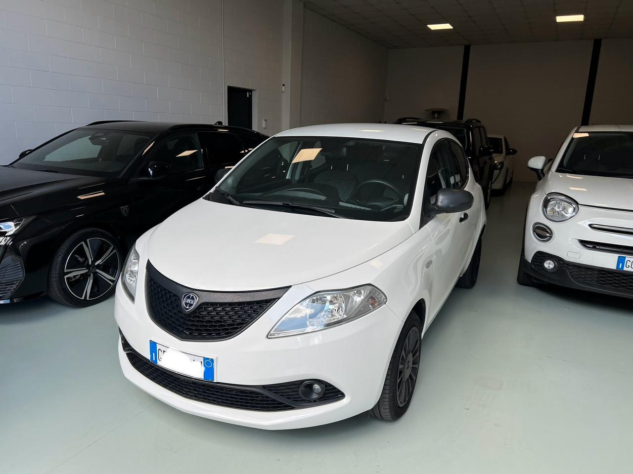 Lancia Ypsilon 1.0 FireFly 5 porte S&S Hybrid Ecochic Silver